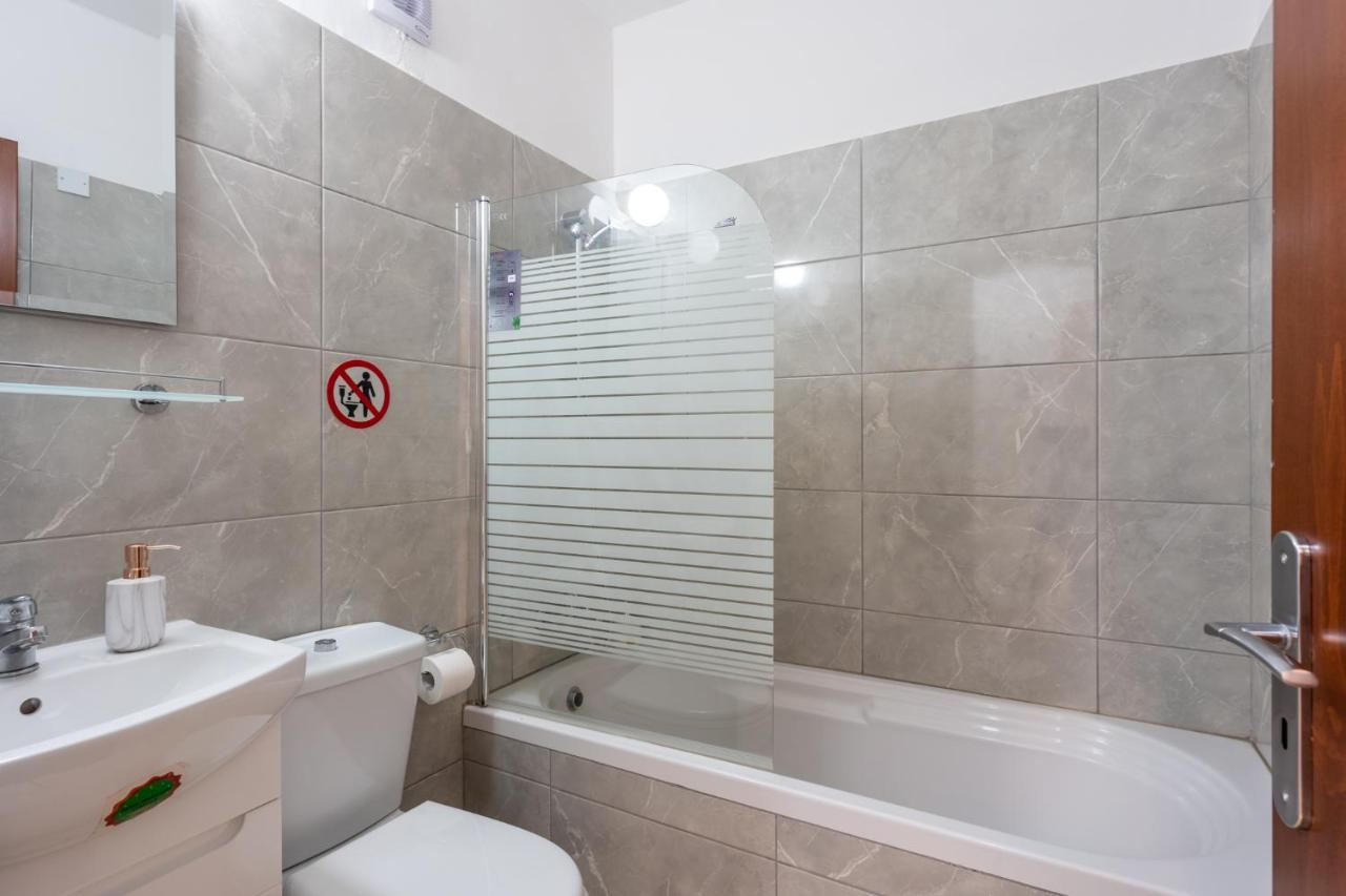 Mia 1-Bedroom Apartment In Larnaca Exteriér fotografie